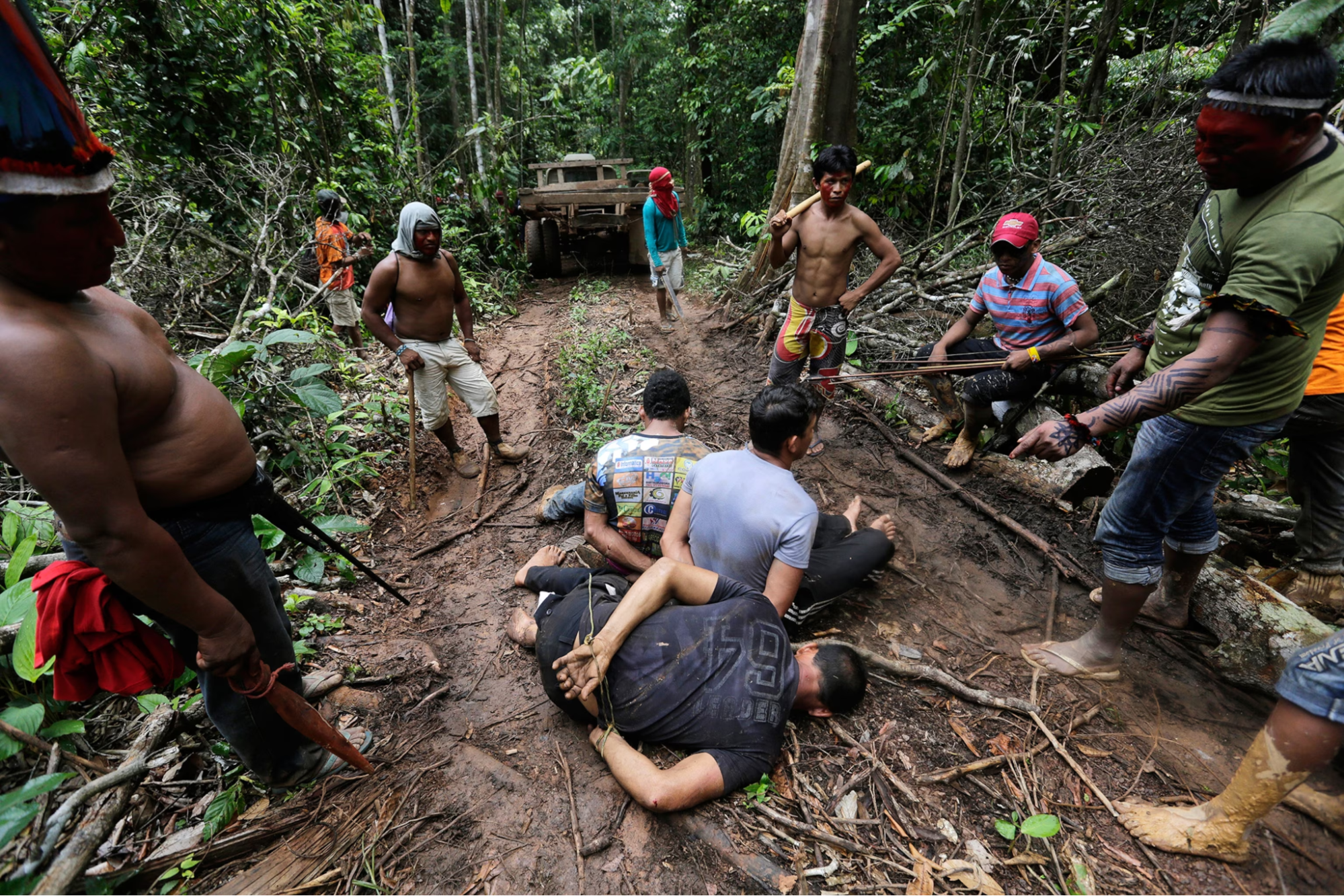 Indeginous group sorrounding illegal loggers.